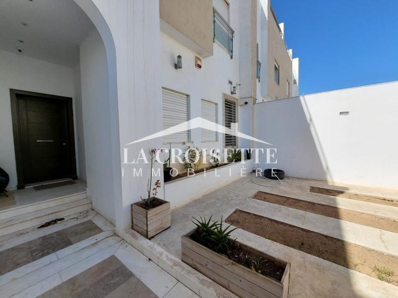 Triplex S+4 avec piscine à Gammarth
